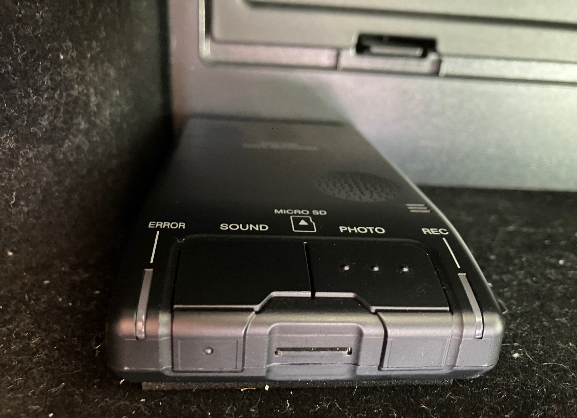 レクサス純正ドライブレコーダーDRD-H66の本体とMICRO SD・操作ボタン