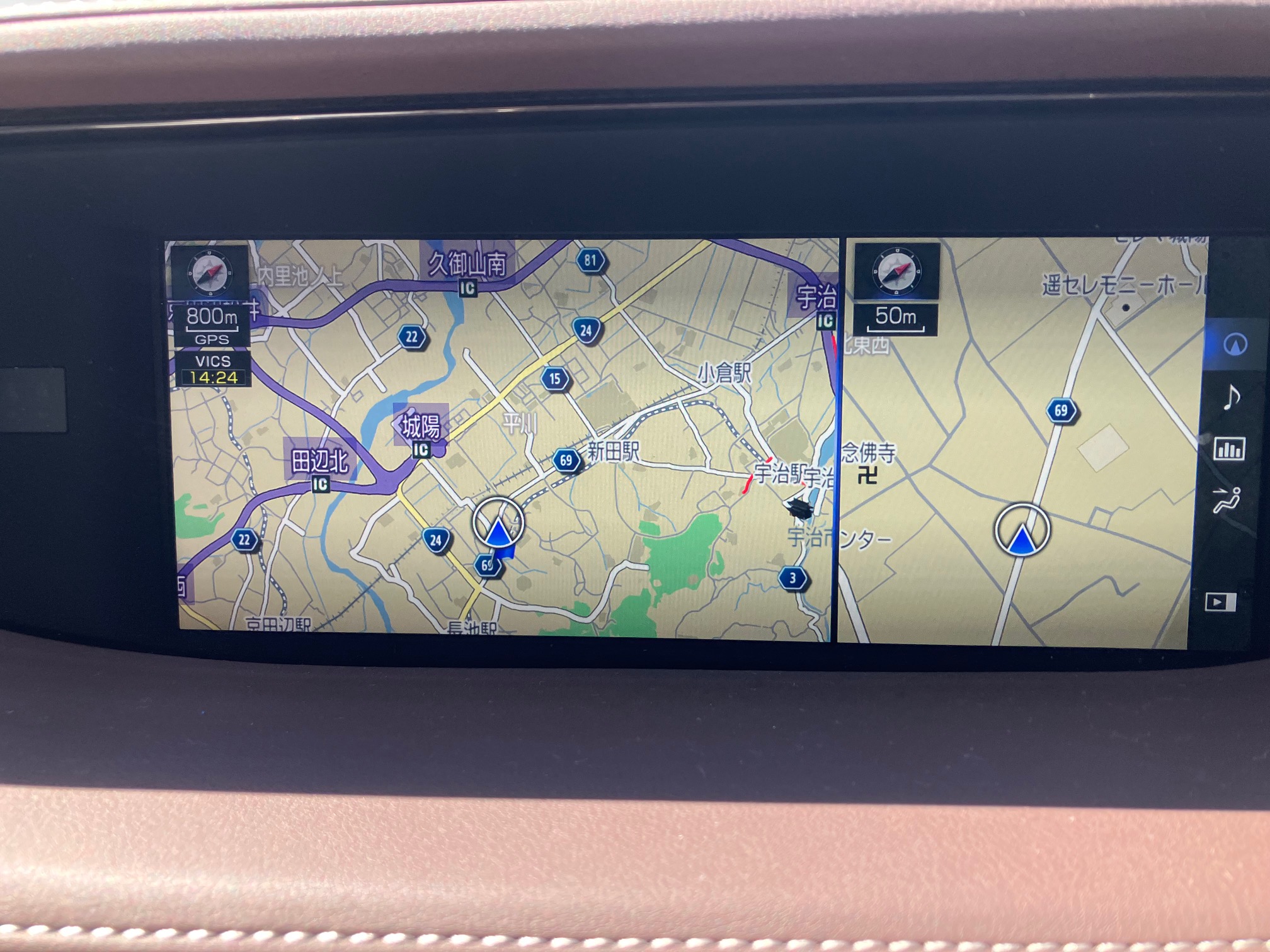 2017年式レクサスLS500hの純正ナビで地図を2画面表示している様子